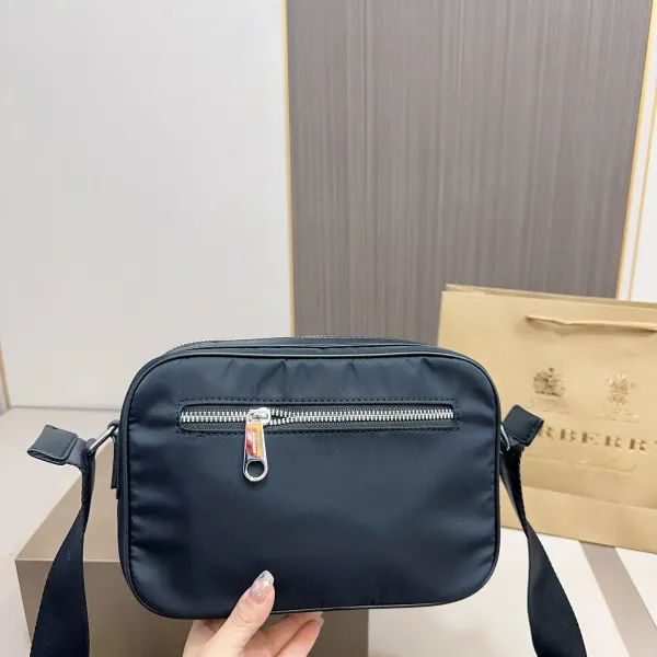 【2026】【BURBERRY 公式旗艦店】バーバリー   斜めがけバッグ 当日出荷 好評に付き再入荷！24*17CM