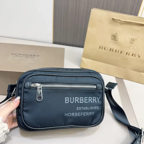 【2026】【BURBERRY 公式旗艦店】バーバリー   斜めがけバッグ 当日出荷 好評に付き再入荷！24*17CM