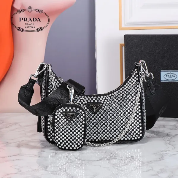 【2026】【PRADA 公式旗艦店】プラダ 斜めがけバッグ 当日出荷 好評に付き再入荷!22*16*6CM 【2026】【PRADA 公式旗艦店】プラダ 斜めがけバッグ 当日出荷 好評に付き再入荷!22*16*6CM