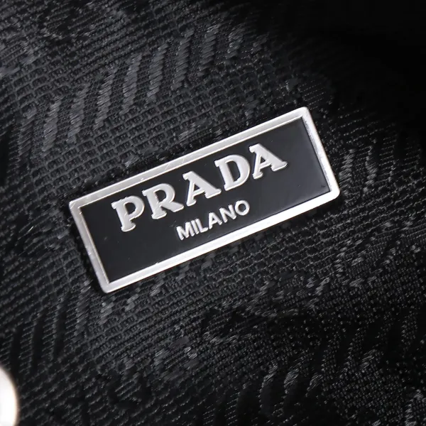 【2026】【PRADA 公式旗艦店】プラダ 斜めがけバッグ 当日出荷 好評に付き再入荷!22*16*6CM 【2026】【PRADA 公式旗艦店】プラダ 斜めがけバッグ 当日出荷 好評に付き再入荷!22*16*6CM