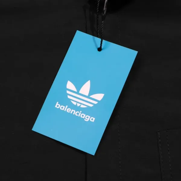 【2026】【BALENCIAGA  公式旗艦店】バレンシアガ   シャツ  ご好評に付き再入荷！