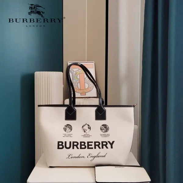 【2026】【BURBERRY 公式旗艦店】バーバリー ハンドバッグ 当日出荷 好評に付き再入荷!35*16*29CM 【2026】【BURBERRY 公式旗艦店】バーバリー ハンドバッグ 当日出荷 好評に付き再入荷!35*16*29CM