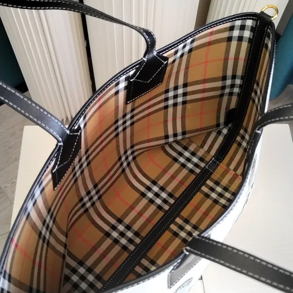 【2026】【BURBERRY 公式旗艦店】バーバリー ハンドバッグ 当日出荷 好評に付き再入荷!35*16*29CM 【2026】【BURBERRY 公式旗艦店】バーバリー ハンドバッグ 当日出荷 好評に付き再入荷!35*16*29CM