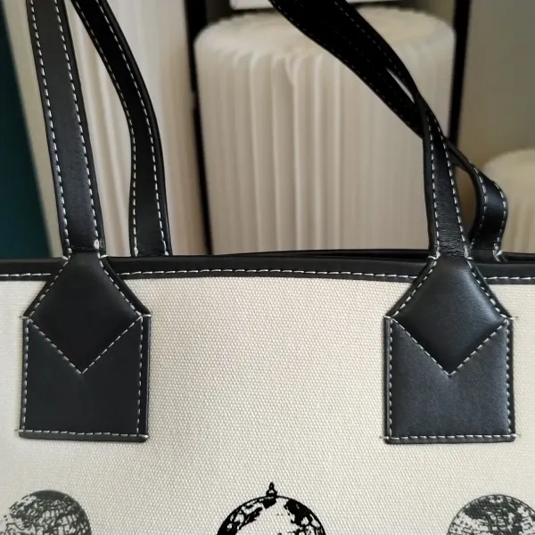 【2026】【BURBERRY 公式旗艦店】バーバリー ハンドバッグ 当日出荷 好評に付き再入荷!35*16*29CM 【2026】【BURBERRY 公式旗艦店】バーバリー ハンドバッグ 当日出荷 好評に付き再入荷!35*16*29CM