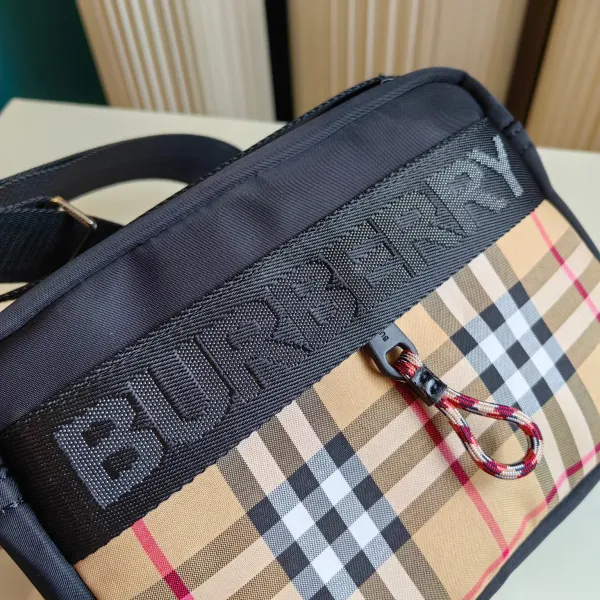 【2026】【BURBERRY 公式旗艦店】バーバリー 斜めがけバッグ 当日出荷 好評に付き再入荷!23*6*15CM 【2026】【BURBERRY 公式旗艦店】バーバリー 斜めがけバッグ 当日出荷 好評に付き再入荷!23*6*15CM