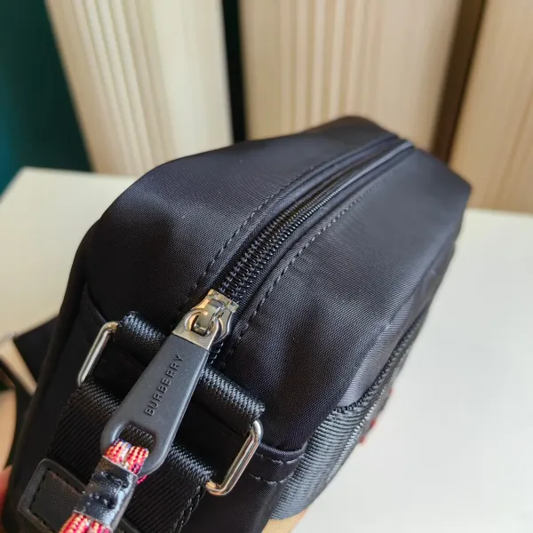 【2026】【BURBERRY 公式旗艦店】バーバリー 斜めがけバッグ 当日出荷 好評に付き再入荷!23*6*15CM 【2026】【BURBERRY 公式旗艦店】バーバリー 斜めがけバッグ 当日出荷 好評に付き再入荷!23*6*15CM