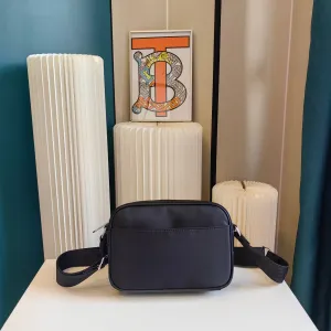 【2026】【BURBERRY 公式旗艦店】バーバリー 斜めがけバッグ 当日出荷 好評に付き再入荷!21*6*15CM 【2026】【BURBERRY 公式旗艦店】バーバリー 斜めがけバッグ 当日出荷 好評に付き再入荷!21*6*15CM
