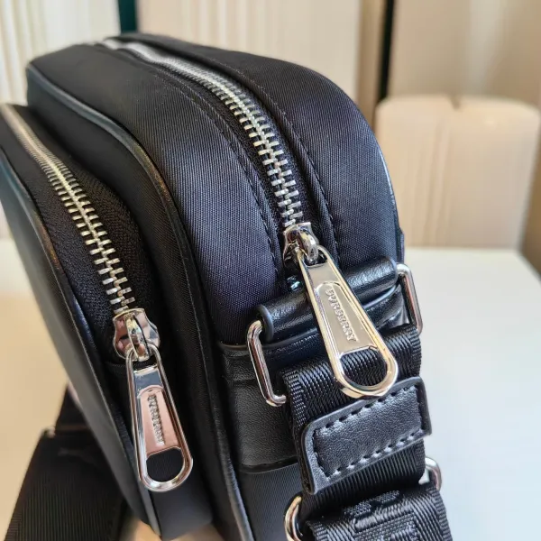 【2026】【BURBERRY 公式旗艦店】バーバリー   斜めがけバッグ 当日出荷 好評に付き再入荷！21*6*15CM