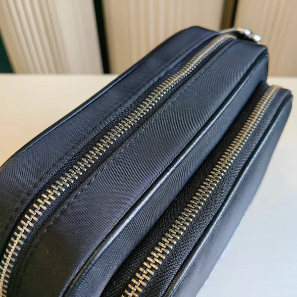 【2026】【BURBERRY 公式旗艦店】バーバリー   斜めがけバッグ 当日出荷 好評に付き再入荷！21*6*15CM