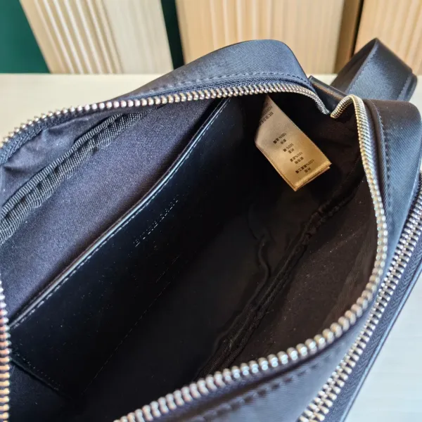 【2026】【BURBERRY 公式旗艦店】バーバリー   斜めがけバッグ 当日出荷 好評に付き再入荷！21*6*15CM