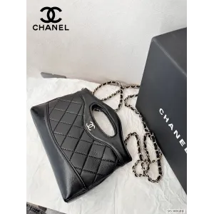 【2026】【CHANEL 公式旗艦店】シャネル  斜めがけバッグ 当日出荷 好評に付き再入荷！20*17CM