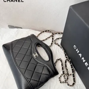 【2026】【CHANEL 公式旗艦店】シャネル 斜めがけバッグ 当日出荷 好評に付き再入荷!20*17CM 【2026】【CHANEL 公式旗艦店】シャネル 斜めがけバッグ 当日出荷 好評に付き再入荷!20*17CM