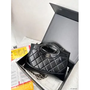【2026】【CHANEL 公式旗艦店】シャネル 斜めがけバッグ 当日出荷 好評に付き再入荷!20*17CM 【2026】【CHANEL 公式旗艦店】シャネル 斜めがけバッグ 当日出荷 好評に付き再入荷!20*17CM