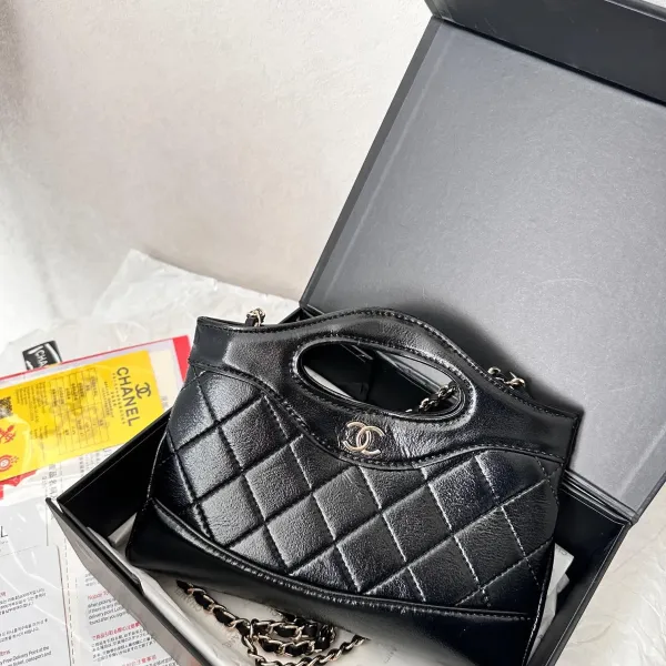 【2026】【CHANEL 公式旗艦店】シャネル 斜めがけバッグ 当日出荷 好評に付き再入荷!20*17CM 【2026】【CHANEL 公式旗艦店】シャネル 斜めがけバッグ 当日出荷 好評に付き再入荷!20*17CM