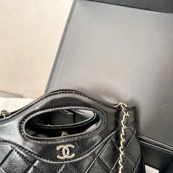 【2026】【CHANEL 公式旗艦店】シャネル 斜めがけバッグ 当日出荷 好評に付き再入荷!20*17CM 【2026】【CHANEL 公式旗艦店】シャネル 斜めがけバッグ 当日出荷 好評に付き再入荷!20*17CM