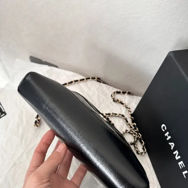 【2026】【CHANEL 公式旗艦店】シャネル 斜めがけバッグ 当日出荷 好評に付き再入荷!20*17CM 【2026】【CHANEL 公式旗艦店】シャネル 斜めがけバッグ 当日出荷 好評に付き再入荷!20*17CM