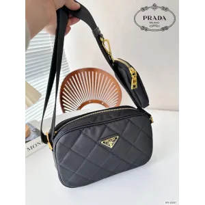 【2026】【PRADA 公式旗艦店】 プラダ 斜めがけバッグ当日出荷 好評に付き再入荷24*16CM 【2026】【PRADA 公式旗艦店】 プラダ 斜めがけバッグ当日出荷 好評に付き再入荷24*16CM