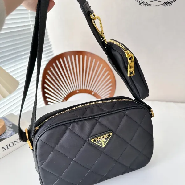【2026】【PRADA 公式旗艦店】 プラダ 斜めがけバッグ当日出荷 好評に付き再入荷24*16CM 【2026】【PRADA 公式旗艦店】 プラダ 斜めがけバッグ当日出荷 好評に付き再入荷24*16CM