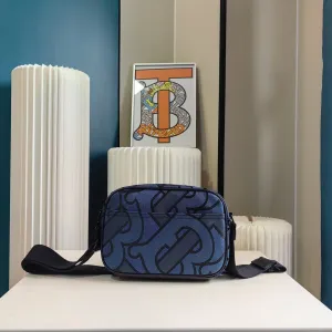 【2026】【BURBERRY 公式旗艦店】バーバリー 斜めがけバッグ 当日出荷 好評に付き再入荷!22*16CM 【2026】【BURBERRY 公式旗艦店】バーバリー 斜めがけバッグ 当日出荷 好評に付き再入荷!22*16CM