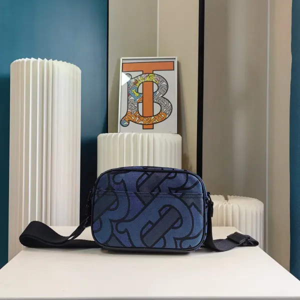 【2026】【BURBERRY 公式旗艦店】バーバリー 斜めがけバッグ 当日出荷 好評に付き再入荷!22*16CM 【2026】【BURBERRY 公式旗艦店】バーバリー 斜めがけバッグ 当日出荷 好評に付き再入荷!22*16CM