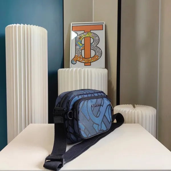 【2026】【BURBERRY 公式旗艦店】バーバリー 斜めがけバッグ 当日出荷 好評に付き再入荷!22*16CM 【2026】【BURBERRY 公式旗艦店】バーバリー 斜めがけバッグ 当日出荷 好評に付き再入荷!22*16CM