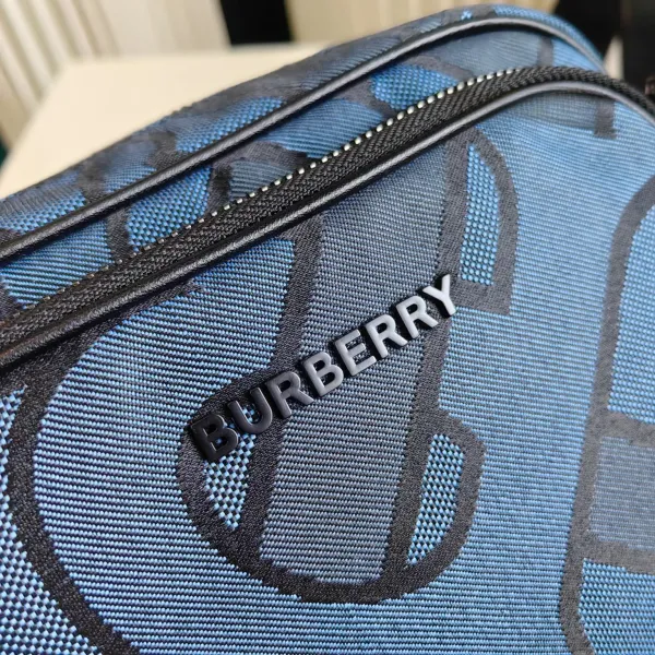 【2026】【BURBERRY 公式旗艦店】バーバリー 斜めがけバッグ 当日出荷 好評に付き再入荷!22*16CM 【2026】【BURBERRY 公式旗艦店】バーバリー 斜めがけバッグ 当日出荷 好評に付き再入荷!22*16CM