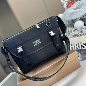 【2026】【BURBERRY 公式旗艦店】バーバリー 斜めがけバッグ 当日出荷 好評に付き再入荷!28*12*21CM 【2026】【BURBERRY 公式旗艦店】バーバリー 斜めがけバッグ 当日出荷 好評に付き再入荷!28*12*21CM