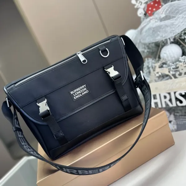 【2026】【BURBERRY 公式旗艦店】バーバリー 斜めがけバッグ 当日出荷 好評に付き再入荷!28*12*21CM 【2026】【BURBERRY 公式旗艦店】バーバリー 斜めがけバッグ 当日出荷 好評に付き再入荷!28*12*21CM