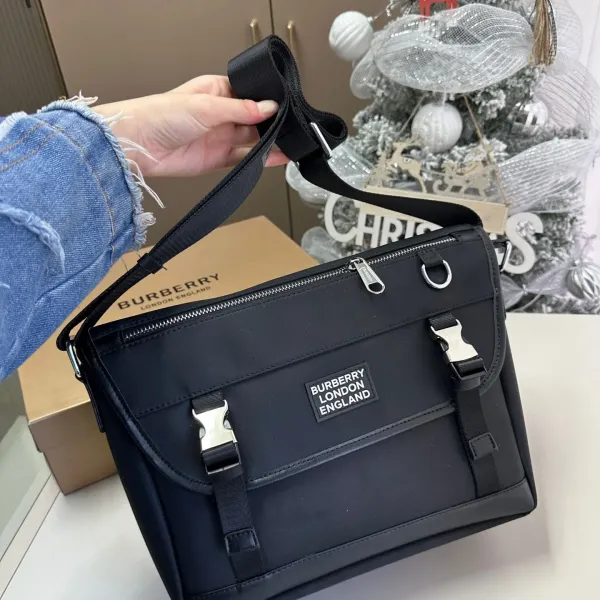 【2026】【BURBERRY 公式旗艦店】バーバリー 斜めがけバッグ 当日出荷 好評に付き再入荷!28*12*21CM 【2026】【BURBERRY 公式旗艦店】バーバリー 斜めがけバッグ 当日出荷 好評に付き再入荷!28*12*21CM