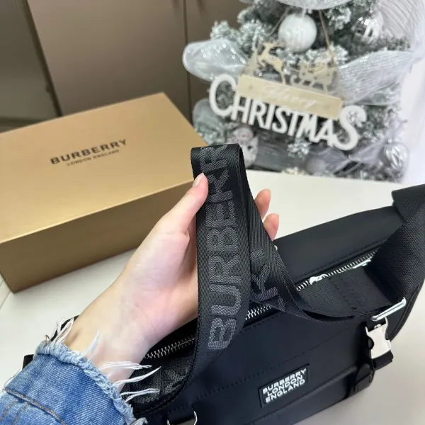 【2026】【BURBERRY 公式旗艦店】バーバリー 斜めがけバッグ 当日出荷 好評に付き再入荷!28*12*21CM 【2026】【BURBERRY 公式旗艦店】バーバリー 斜めがけバッグ 当日出荷 好評に付き再入荷!28*12*21CM