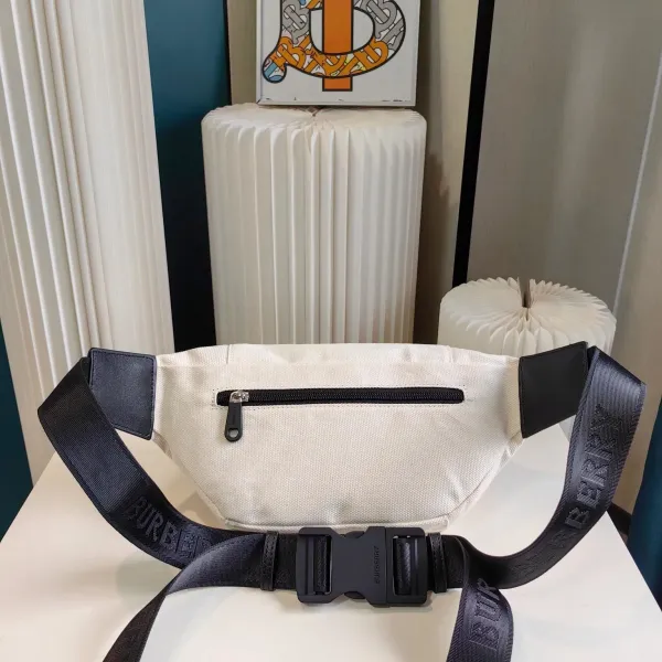 【2026】【BURBERRY 公式旗艦店】バーバリー 胸ポケット 当日出荷 好評に付き再入荷!29*18CM 【2026】【BURBERRY 公式旗艦店】バーバリー 胸ポケット 当日出荷 好評に付き再入荷!29*18CM