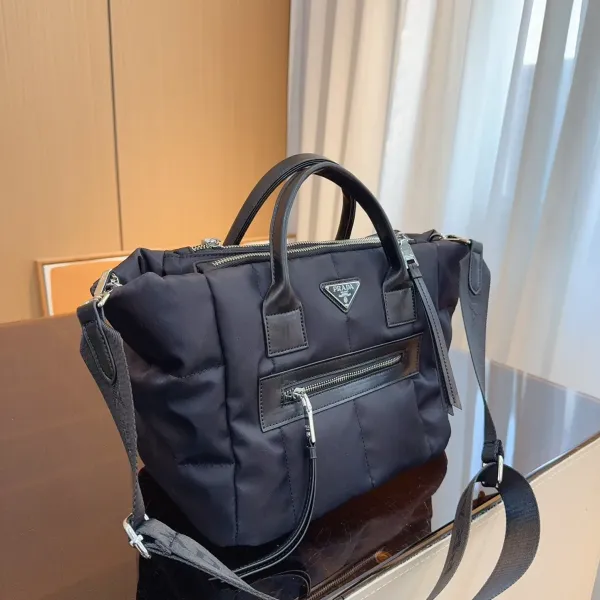 【2026】【PRADA 公式旗艦店】プラダ 斜めがけバッグ 当日出荷 好評に付き再入荷!28*18*23CM 【2026】【PRADA 公式旗艦店】プラダ 斜めがけバッグ 当日出荷 好評に付き再入荷!28*18*23CM