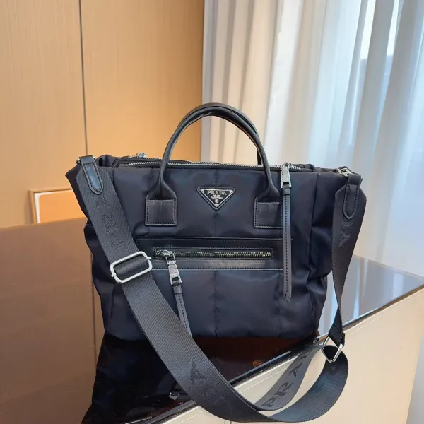【2026】【PRADA 公式旗艦店】プラダ 斜めがけバッグ 当日出荷 好評に付き再入荷!28*18*23CM 【2026】【PRADA 公式旗艦店】プラダ 斜めがけバッグ 当日出荷 好評に付き再入荷!28*18*23CM