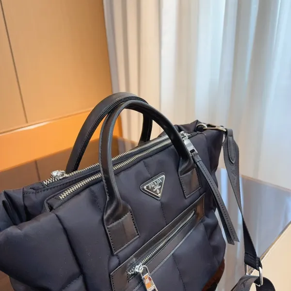 【2026】【PRADA 公式旗艦店】プラダ 斜めがけバッグ 当日出荷 好評に付き再入荷!28*18*23CM 【2026】【PRADA 公式旗艦店】プラダ 斜めがけバッグ 当日出荷 好評に付き再入荷!28*18*23CM