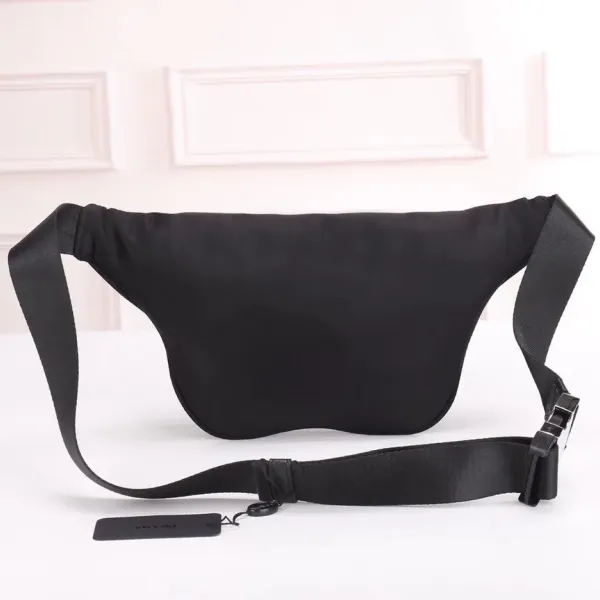 【2026】【PRADA 公式旗艦店】プラダ ウエストポーチ 当日出荷 好評に付き再入荷!30*17*6CM 【2026】【PRADA 公式旗艦店】プラダ ウエストポーチ 当日出荷 好評に付き再入荷!30*17*6CM