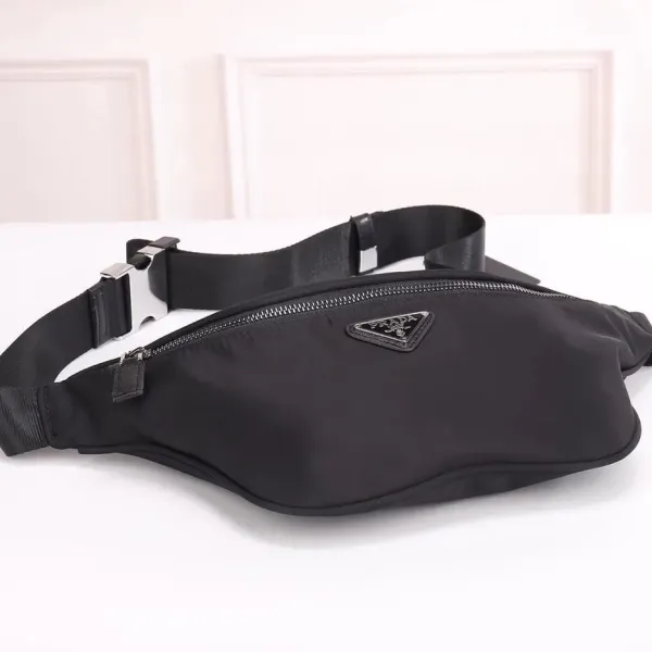 【2026】【PRADA 公式旗艦店】プラダ ウエストポーチ 当日出荷 好評に付き再入荷!30*17*6CM 【2026】【PRADA 公式旗艦店】プラダ ウエストポーチ 当日出荷 好評に付き再入荷!30*17*6CM