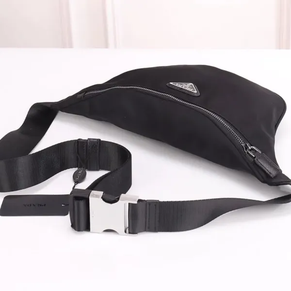 【2026】【PRADA 公式旗艦店】プラダ ウエストポーチ 当日出荷 好評に付き再入荷!30*17*6CM 【2026】【PRADA 公式旗艦店】プラダ ウエストポーチ 当日出荷 好評に付き再入荷!30*17*6CM