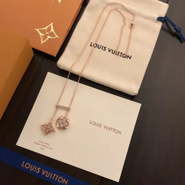 【2026】LV【 LOUIS VUITTON】ネックレス、新しいネックレス万能シンプルファッションオーナメント 【2026】LV【 LOUIS VUITTON】ネックレス、新しいネックレス万能シンプルファッションオーナメント
