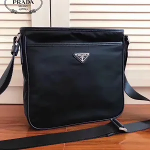【2026】【PRADA 公式 旗艦店】プラダ 斜めがけバッグ 当日出荷 好評に付き再入荷!27*25.5*6CM 【2026】【PRADA 公式 旗艦店】プラダ 斜めがけバッグ 当日出荷 好評に付き再入荷!27*25.5*6CM
