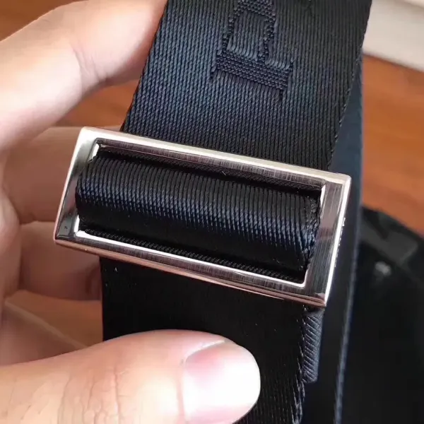 【2026】【PRADA  公式 旗艦店】プラダ  斜めがけバッグ 当日出荷 好評に付き再入荷！27*25.5*6CM