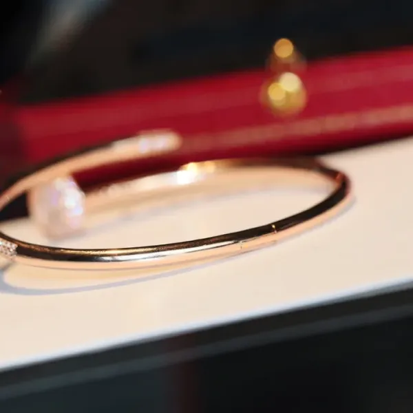 【2026】【CARTIER】ブレスレット、ファッションシンプルなスタイル 【2026】【CARTIER】ブレスレット、ファッションシンプルなスタイル