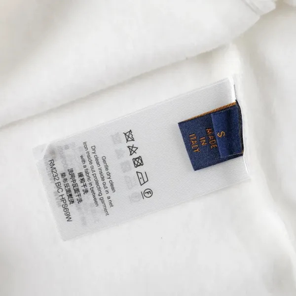 【2026】【LOUIS VUITTON 公式旗艦店】ルイヴィトン 丸首の衛衣 スウェットご好評に付き再入荷! 【2026】【LOUIS VUITTON 公式旗艦店】ルイヴィトン 丸首の衛衣 スウェットご好評に付き再入荷!