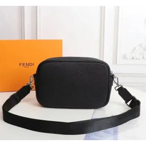 【2026】【FENDI 公式旗艦店】フェンディ クラッチバッグ当日出荷 好評に付き再入荷24*16*7CM 【2026】【FENDI 公式旗艦店】フェンディ クラッチバッグ当日出荷 好評に付き再入荷24*16*7CM