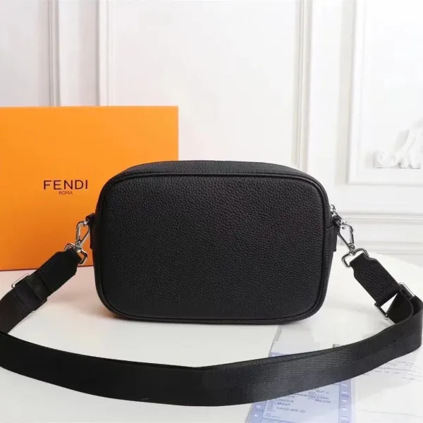 【2026】【FENDI  公式旗艦店】フェンディ クラッチバッグ当日出荷 好評に付き再入荷24*16*7CM