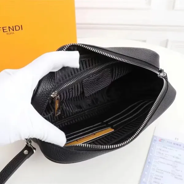 【2026】【FENDI  公式旗艦店】フェンディ クラッチバッグ当日出荷 好評に付き再入荷24*16*7CM