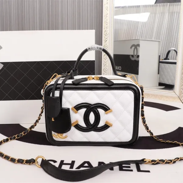 【2026】【CHANEL 公式旗艦店】シャネル  斜めがけバッグ 当日出荷好評に付き再入荷21*16*10CM