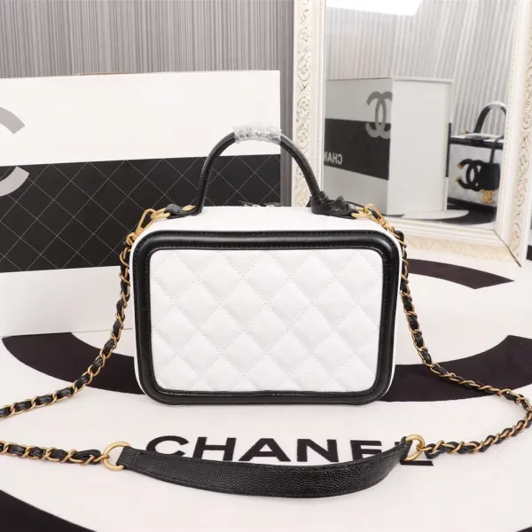 【2026】【CHANEL 公式旗艦店】シャネル  斜めがけバッグ 当日出荷好評に付き再入荷21*16*10CM