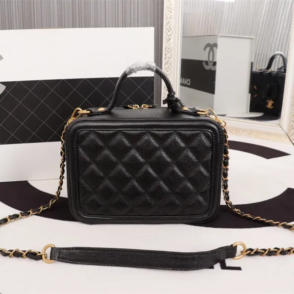 【2026】【CHANEL 公式旗艦店】シャネル  斜めがけバッグ 当日出荷好評に付き再入荷21*16*10CM