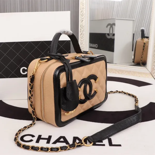 【2026】【CHANEL 公式旗艦店】シャネル  斜めがけバッグ 当日出荷好評に付き再入荷21*16*10CM