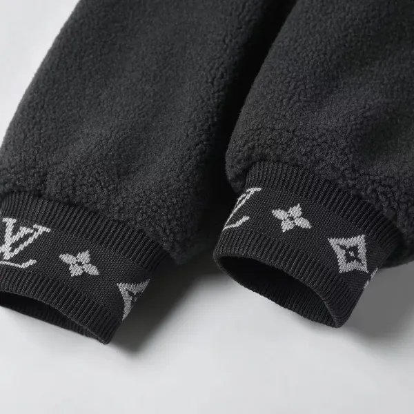 【2026】【LOUIS VUITTON 公式旗艦店】ルイヴィトン ジャケット着 好評に付き再入荷! 【2026】【LOUIS VUITTON 公式旗艦店】ルイヴィトン ジャケット着 好評に付き再入荷!
